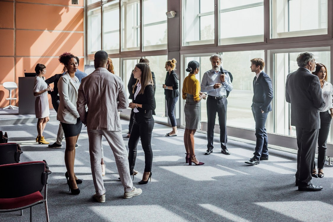 Hostess per fiere con badge - Background Model Management
