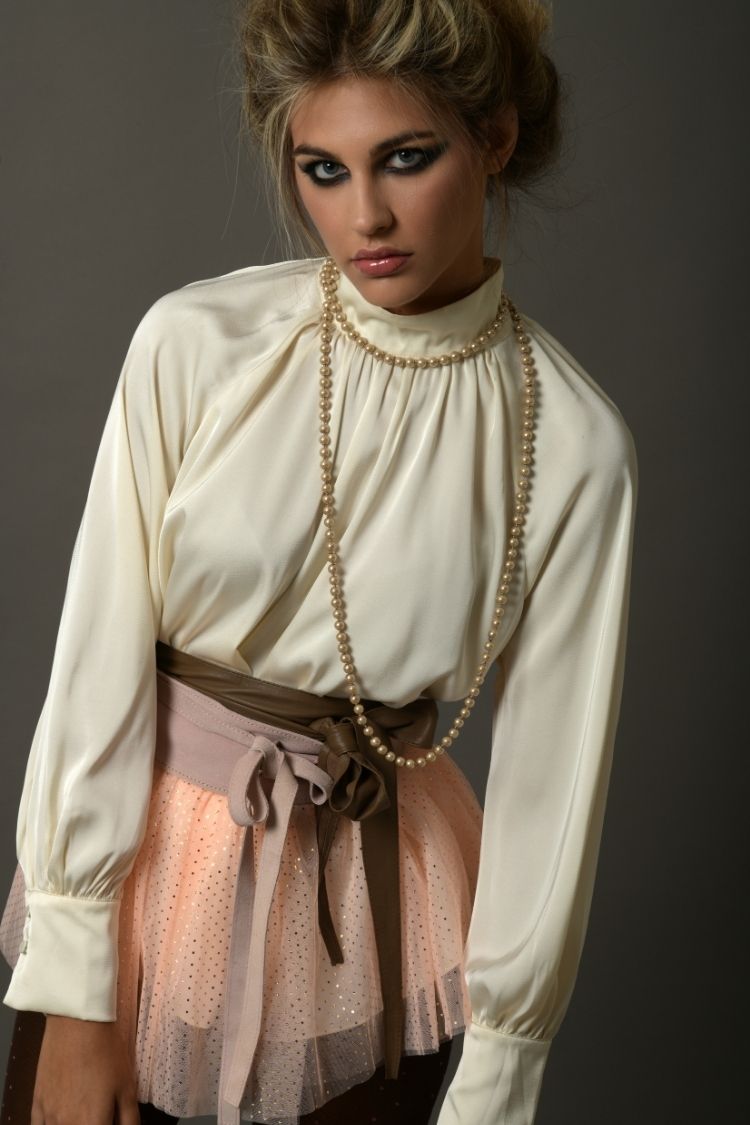 Giaele - Background Model Management - Modella professionista per fashion e pubblicità